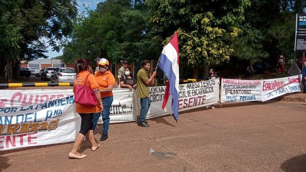 Paseros exigen PCR universal gratis en la frontera con Argentina - Nacionales - ABC Color