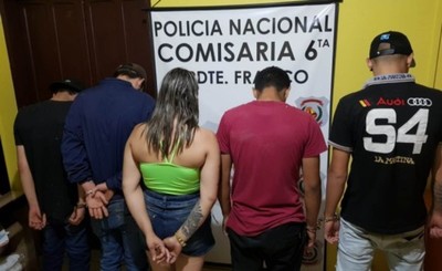 Detienen a cinco jóvenes con ínfima cantidad de cocaína