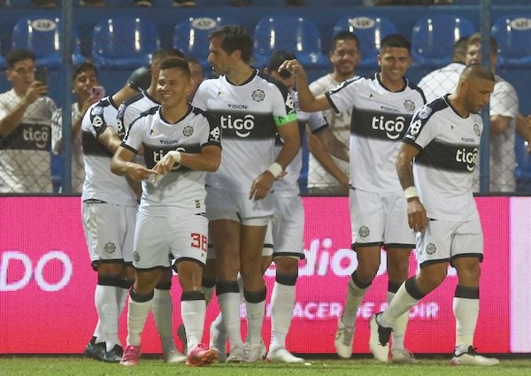 Crónica / OLIMPIA SE MUDÓ DE LOCAL Y se empachó con 4 goles