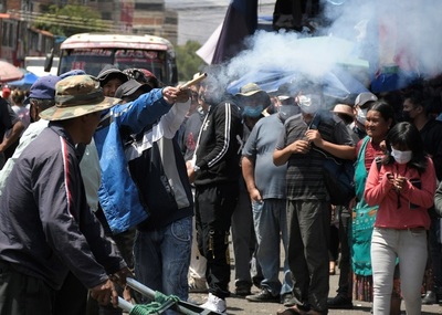 Enfrentamientos y detenciones marcan la primera jornada del paro en Bolivia - MarketData