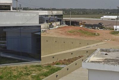 Dinac adjudicó dos veces una misma obra en el aeropuerto Silvio Pettirossi - Nacionales - ABC Color