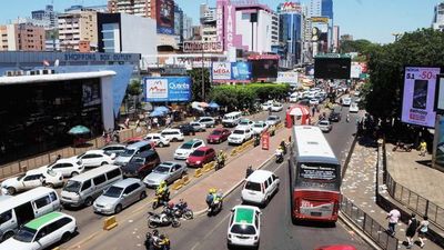 Clientes esperan ansiosos inicio del Black Friday en CDE