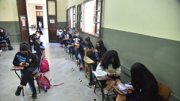 Estudiantes repudian los recortes al FEEI   y  planean movilizarse