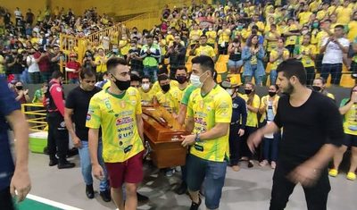 Dolorosa despedida a un grande del salonismo