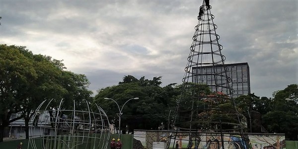 Con apoyo de la ITAIPU decoración NAVIDEÑA será un gran ATRACTIVO en FOZ, y por aquí..que..?