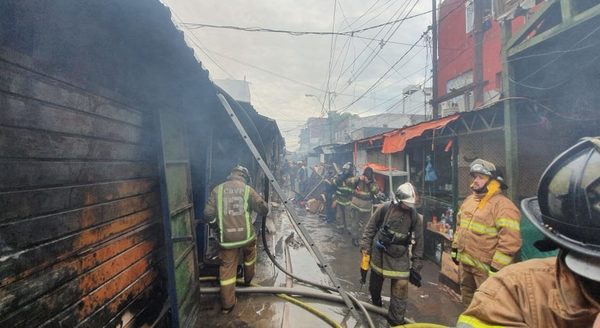 Comerciantes del Mercado 4 demandarán a la municipalidad y a la ANDE - Noticiero Paraguay