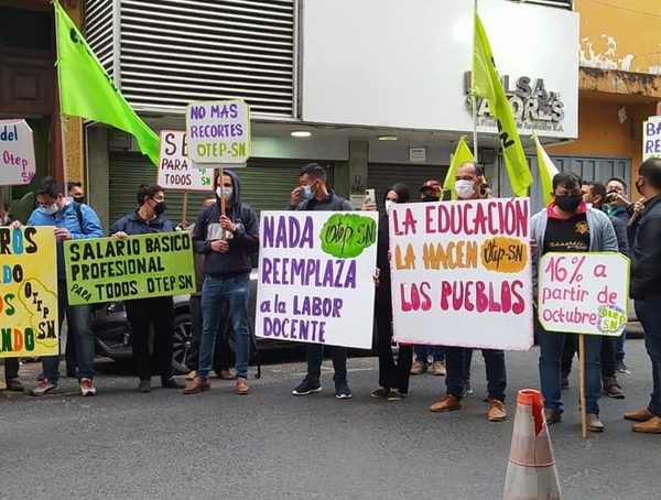 Líderes sindicales docentes marcharán para insistir en el reajuste salarial · Radio Monumental 1080 AM