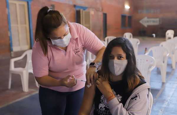 Salud Pública aprueba uso de AstraZeneca en mayores de 18 años de edad - .::Agencia IP::.