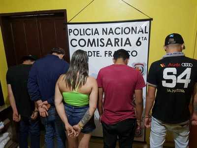 Detienen a cinco personas por poseer drogas en Presidente Franco