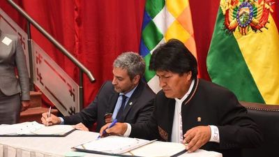 Canciller alaba a Mario Abdo por "salvarle la vida" a Evo Morales