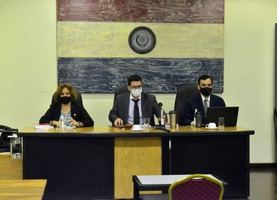 Internación de juez posterga juicio oral a expolicía y su esposa - Nacionales - ABC Color