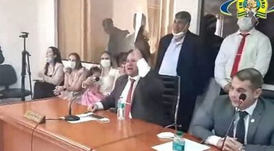 Incidentada sesión en Luque: concejales se opusieron a juramento del hijo de OGD