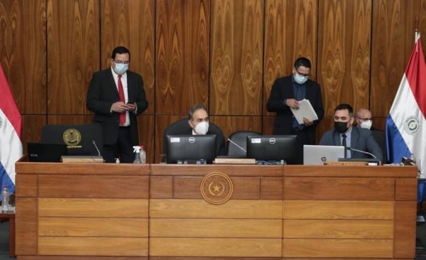 Diario HOY | Tijerazo de la Bicameral a fondos para investigación y becas asciende a USD 40 millones