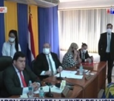 En medio de escraches Concejales electos juraron en Luque - Paraguay.com