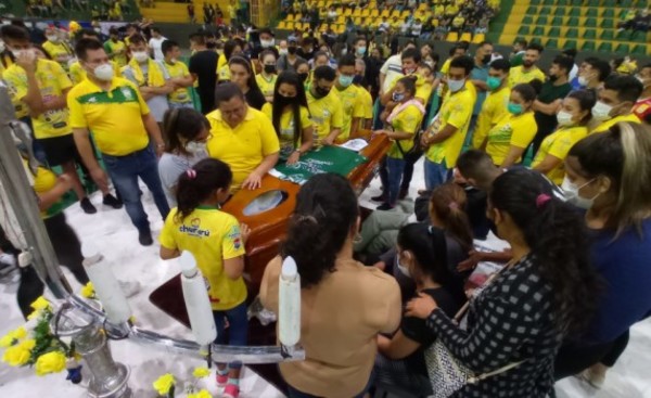 Unas 1.000 personas dieron una emotiva despedida a Darío Herrera