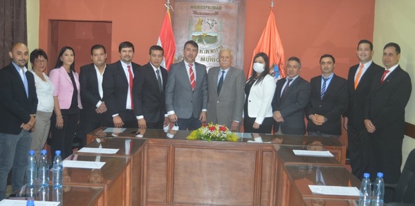 En San José de los Arroyos asumen sus funciones los concejales y el intendente - Noticiero Paraguay