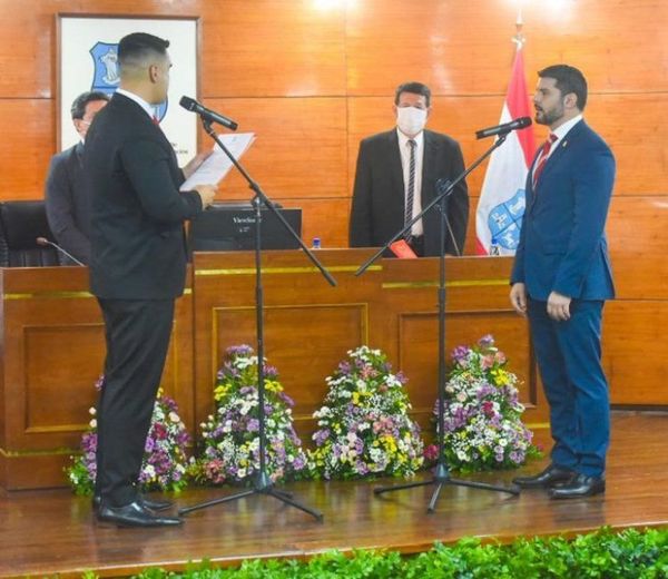 Jura «Nenecho» Rodríguez y los concejales de Asunción