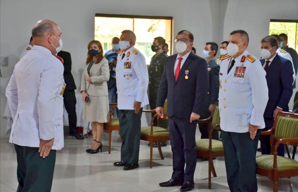 Director de Yacyretá recibe la “Medalla de Honor de la Escuela de Comando y Estado Mayor del Ejército”
