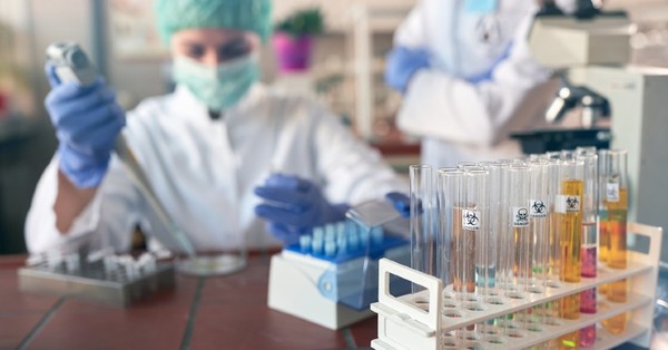 Encuesta revela altos niveles de acoso a científicos expertos en Covid: “Los antivacunas me dijeron que me cortarían en pedazos” - SNT