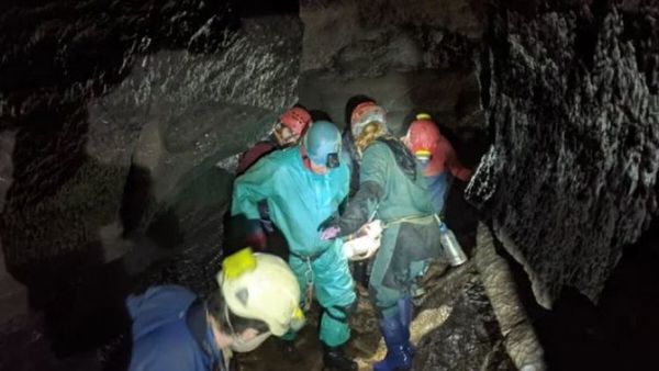 Aventurero duró atrapado dos días en una cueva tras sufrir graves lesiones por una caída