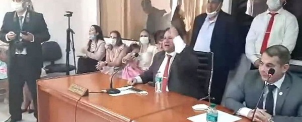 Pedirán nulidad al juramento de Óscar González Chaves, afirma concejal de Luque | Ñanduti