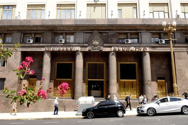 El FMI prevé cerrar el acuerdo con Argentina sobre deuda "a más tardar en marzo" - MarketData
