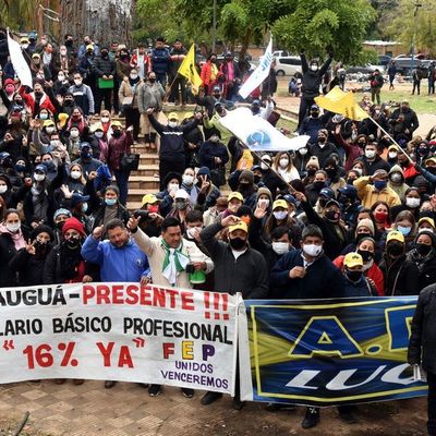 Sector docente insistirá con reajuste salarial del 16% desde este miércoles | Noticias Paraguay