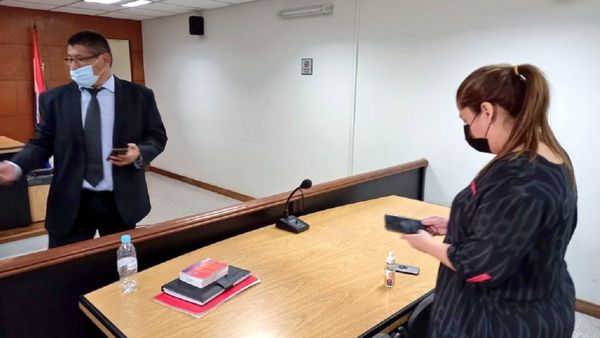 Patricia Samudio presentó a su esposo como su nuevo defensor