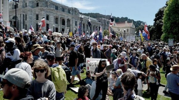 Antivacunas protestan contra restricciones sanitarias en Nueva Zelanda - ADN Digital