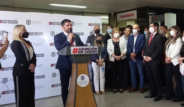 Diario HOY | Tras asumir como intendente, Nenecho destituye a director del Mercado 4