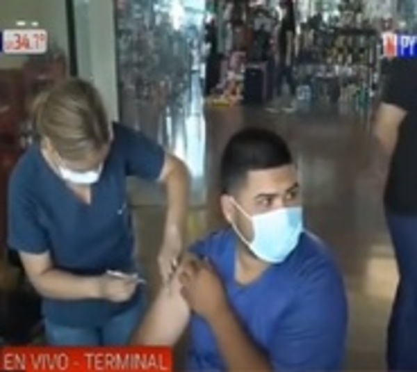 Covid-19: Intensa vacunación en Terminal de Ómnibus de Asunción - Paraguay.com