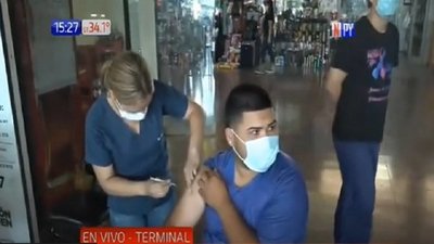 Covid-19: Intensa vacunación en Terminal de Ómnibus de Asunción | Noticias Paraguay