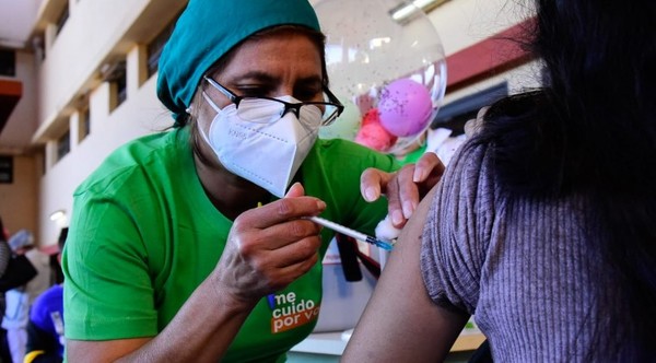 Habilitan vacunación contra el COVID-19 para adolescentes a partir de 12 años - Noticiero Paraguay