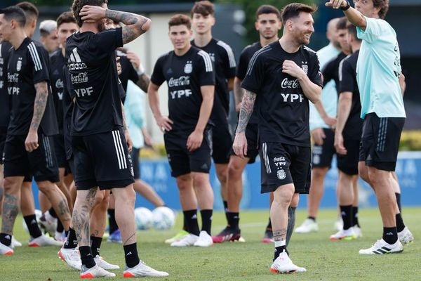Argentina confía en la recuperación de Messi, que se entrenó sin problemas - Fútbol Internacional - ABC Color
