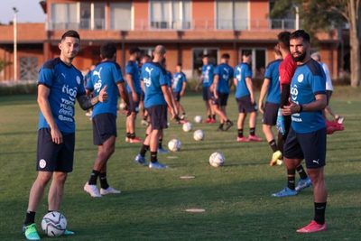 La Albirroja trabajó con plantel completo | OnLivePy