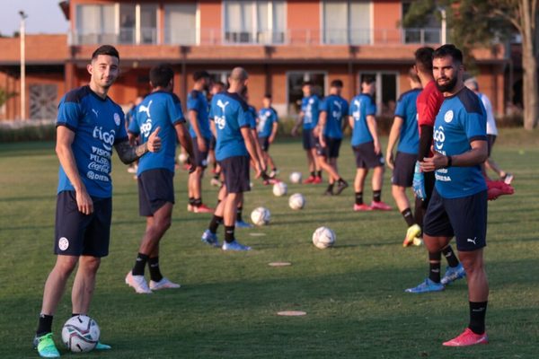 La Albirroja trabajó con plantel completo | OnLivePy