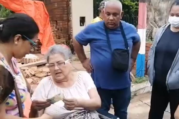 Fiscalía ordena detención de mujer que desalojó a su madre