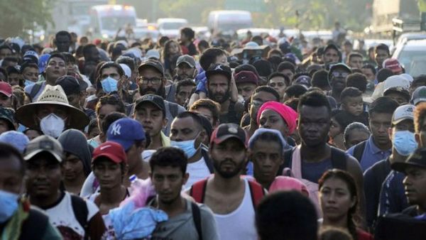 Embajador de EEUU en México acusa a líderes de caravana migrante