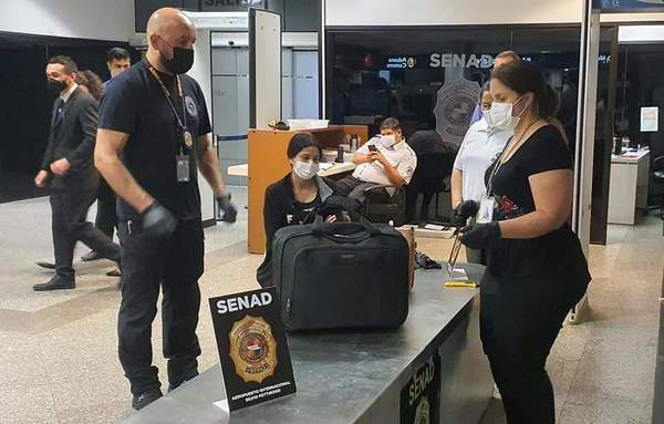 JOVEN ITAPUENSE DETENIDA AL INTENTAR VIAJAR CON COCAÍNA A MADRID - Itapúa Noticias