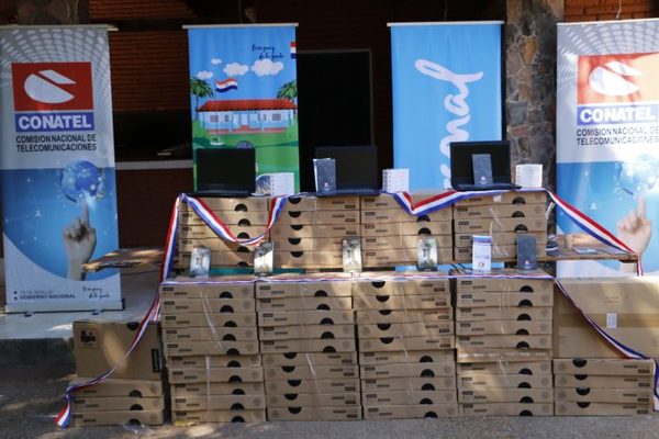 Escuelas de Caaguazú recibieron notebooks con conectividad móvil gratuita - ADN Digital