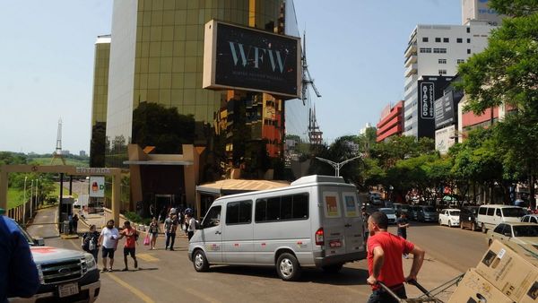 Policía refuerza seguridad para el Black Friday de CDE