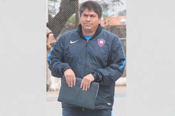 Crónica / El “Tiburón” Torres mira expectante su futuro como DT