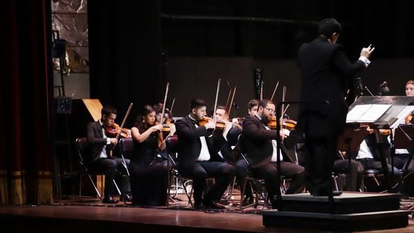 Serenata a Fiódor Dostoievsky y homenaje a docente