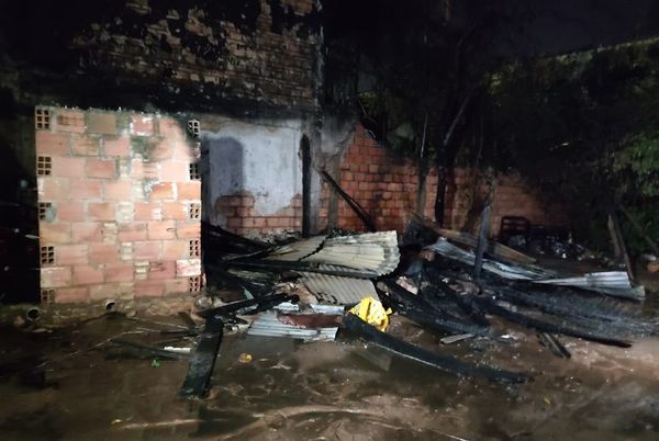 Logran sofocar incendio en vivienda precaria, cerca de paseo con varios comercios - Nacionales - ABC Color
