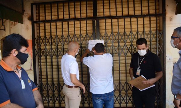 Comuna de Ciudad del Este clausura comercios sin patentes y despeja veredas ocupadas irregularmente – Diario TNPRESS