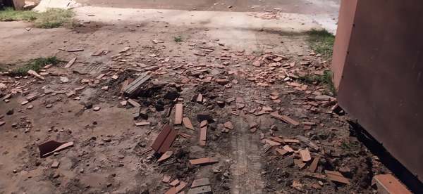 Vecinos del km 3,5 de CDE viven en zozobra por la construcción de un edificio - La Clave