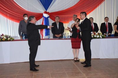Asumió el nuevo intendente de San Juan Nepomuceno - Nacionales - ABC Color
