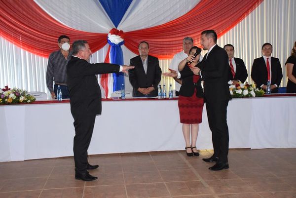Asumió el nuevo intendente de San Juan Nepomuceno - Nacionales - ABC Color