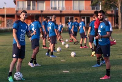 Con dotación completa la Albirroja afina puntería para medir a Chile