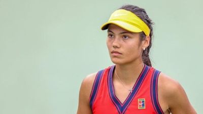 La campeona del US Open, Emma Raducanu, volvió a caer en primera ronda